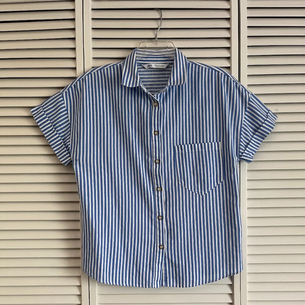 Zara button up short sleeve shirt blue & white stripe women’s small